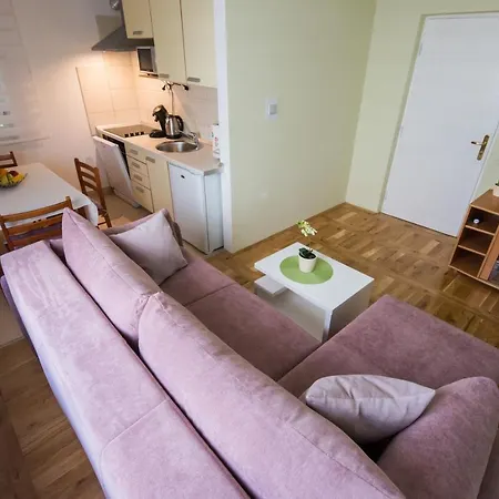 Anastazija Apartment *